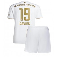Dres Bayern Munich Alphonso Davies #19 Gostujuci za djecu 2022-23 Kratak Rukav (+ kratke hlače)